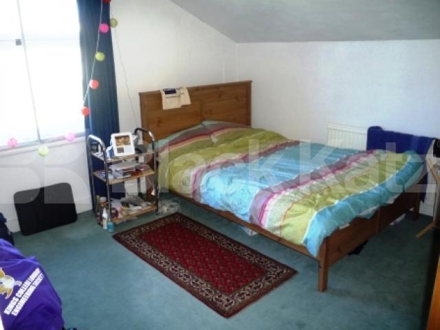 			3 Bedroom, 1 bath, 1 reception Flat			 Glendale Avenue, Wood Green