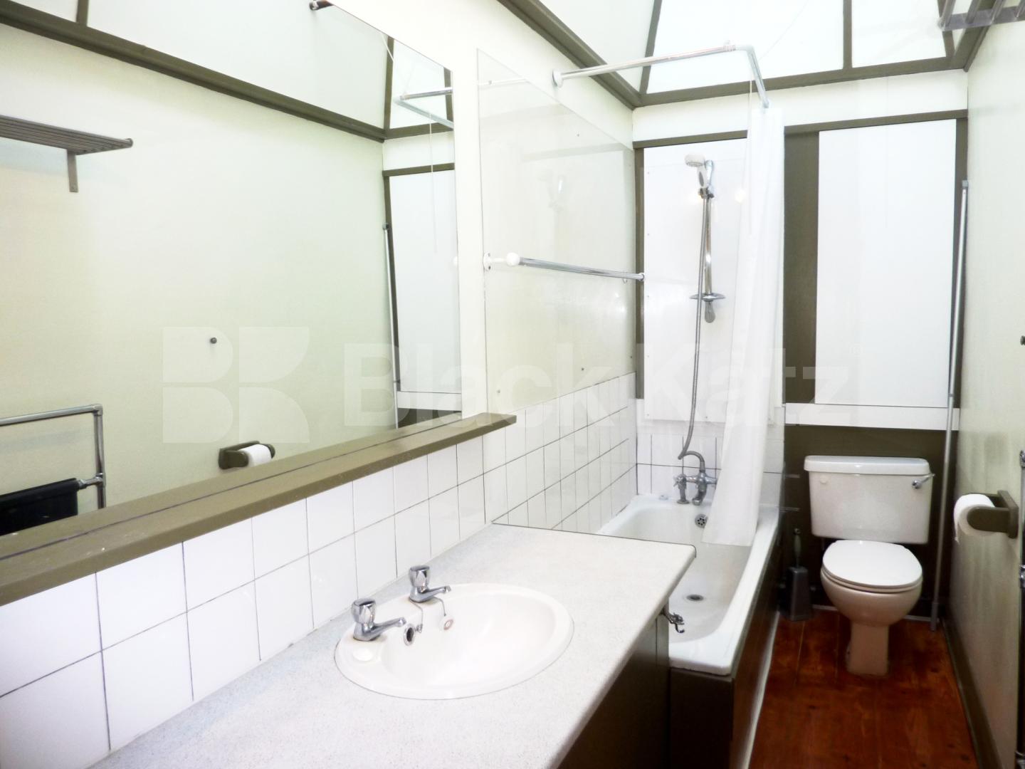 			NEW INSTRUCTION!, 2 Bedroom, 1 bath, 1 reception Flat			 Hilldrop Road, TUFNELL PARK