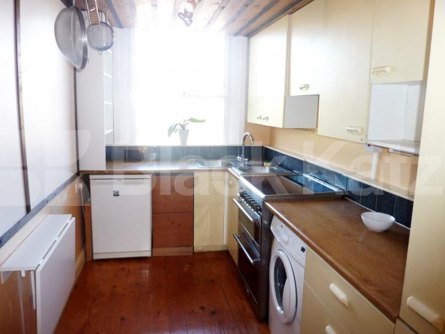 			NEW INSTRUCTION!, 2 Bedroom, 1 bath, 1 reception Flat			 Hilldrop Road, TUFNELL PARK