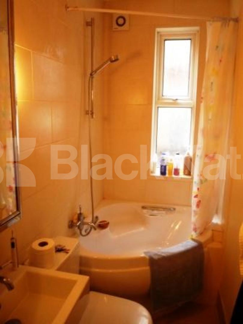 			LET, 2 Bedroom, 1 bath, 1 reception Flat			 Northview Road, CROUCH END N8