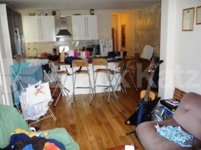 			LET, 2 Bedroom, 1 bath, 1 reception Flat			 Northview Road, CROUCH END N8