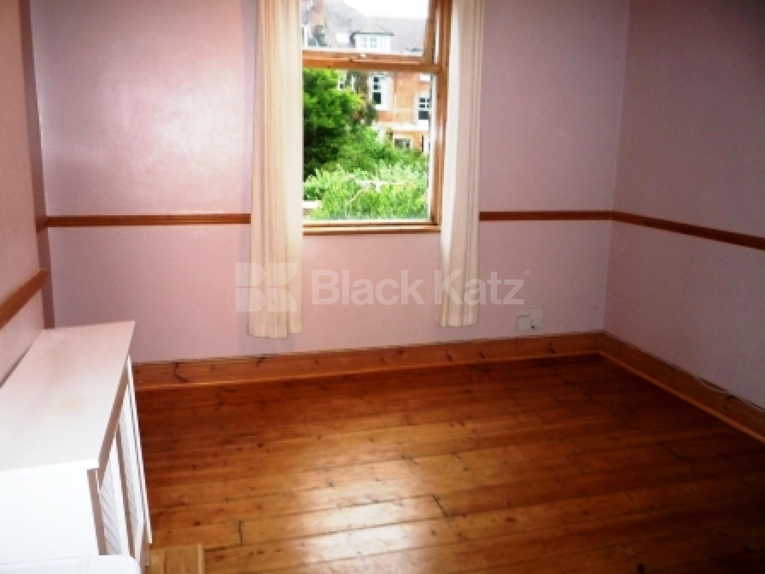 			LET, Studio Apartment, 1 bath, 1 reception Studio			 Birchington Road, CROUCH END N8