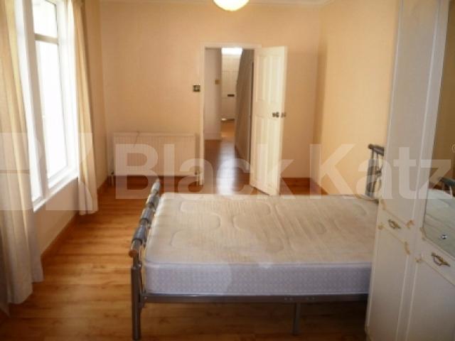 			Fantastic 5 Double Bed House !, 5 Bedroom, 1 bath, 1 reception Terraced House			 Waldeck Road, Turnpike Lane