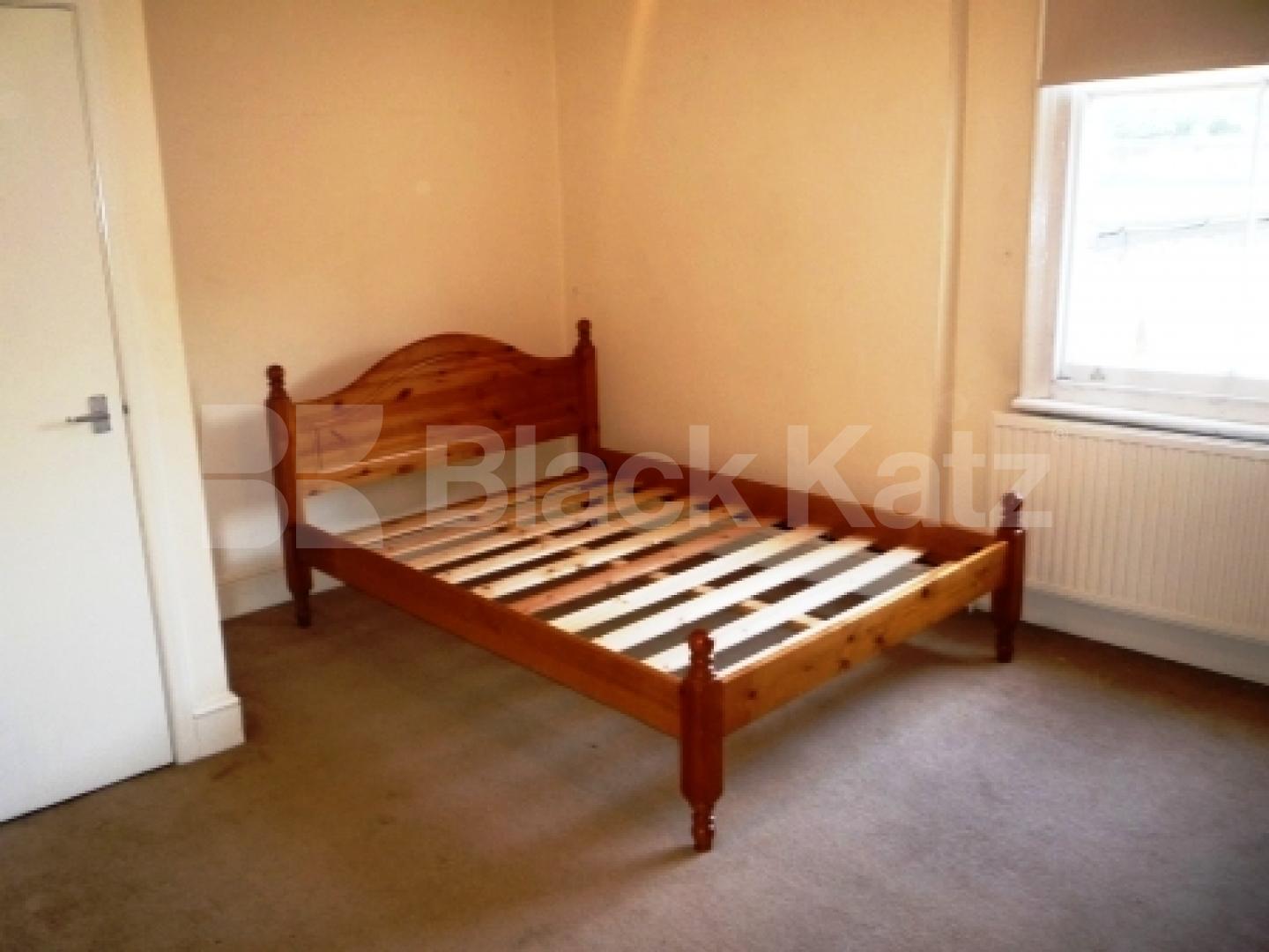			1 Bedroom, 1 bath, 1 reception Flat			 Ferme Park Road, CROUCH END
