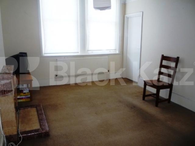 			1 Bedroom, 1 bath, 1 reception Flat			 Ferme Park Road, CROUCH END