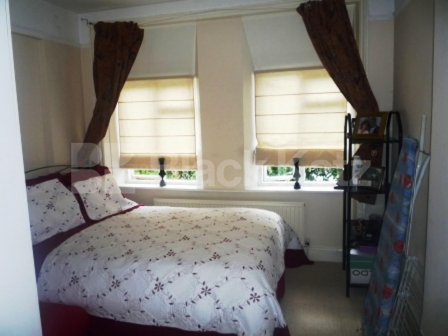 			1 Bedroom, 1 bath, 1 reception Flat			 Hillfield Avenue, CROUCH END