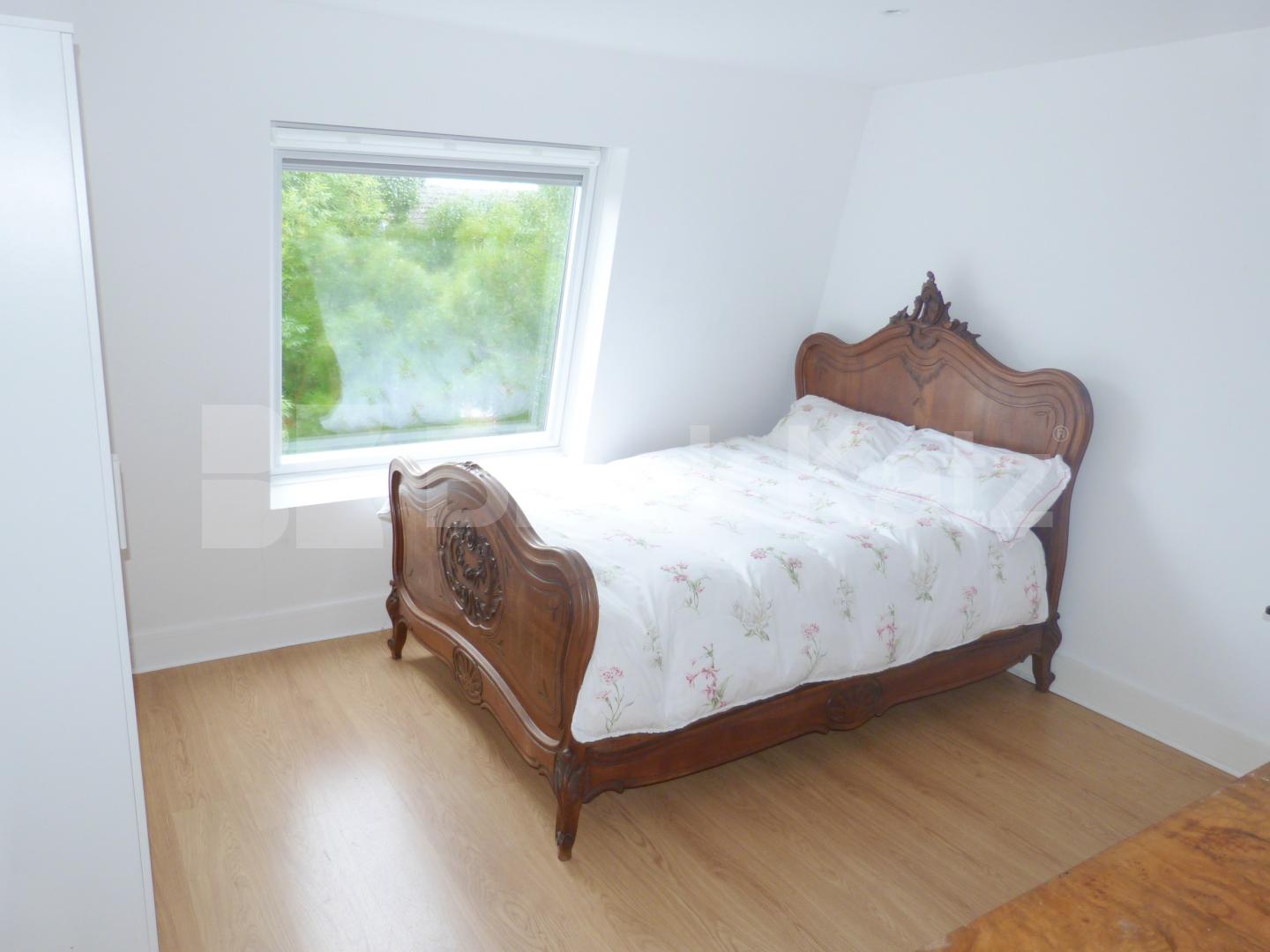 			NEW INSTRUCTION (Private Garden), 5 Bedroom, 1 bath, 1 reception House			 Stevenage Road, Fulham