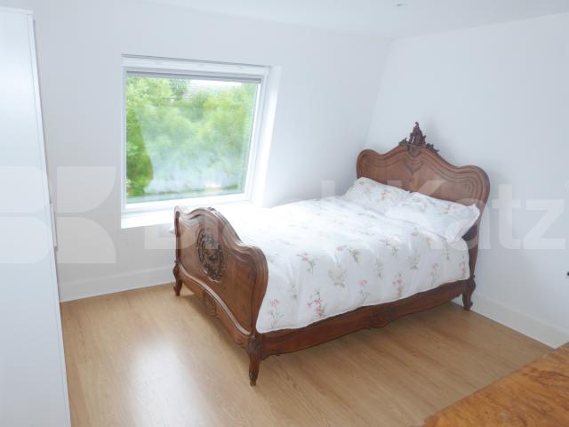 			NEW INSTRUCTION (Private Garden), 5 Bedroom, 1 bath, 1 reception House			 Stevenage Road, Fulham