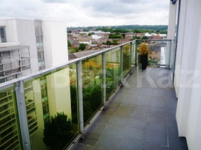 			Large Roof Terrace !, 2 Bedroom, 1 bath, 1 reception Serviced Apartments			 New River Village, CROUCH END