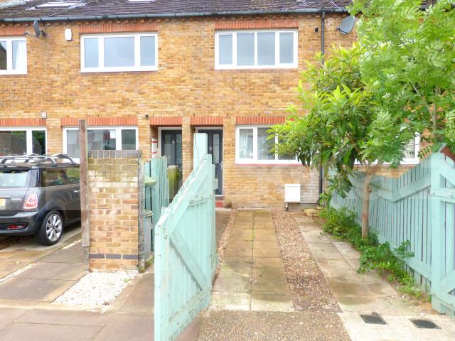 			NEW INSTRUCTION (Private Garden), 5 Bedroom, 1 bath, 1 reception House			 Stevenage Road, Fulham