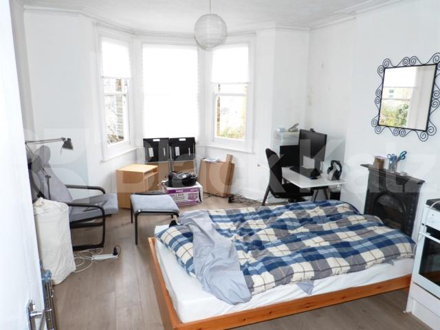 			Inclusive of Gas, Studio Apartment, 1 bath, 1 reception Studio			 Church Lane, Crouch End