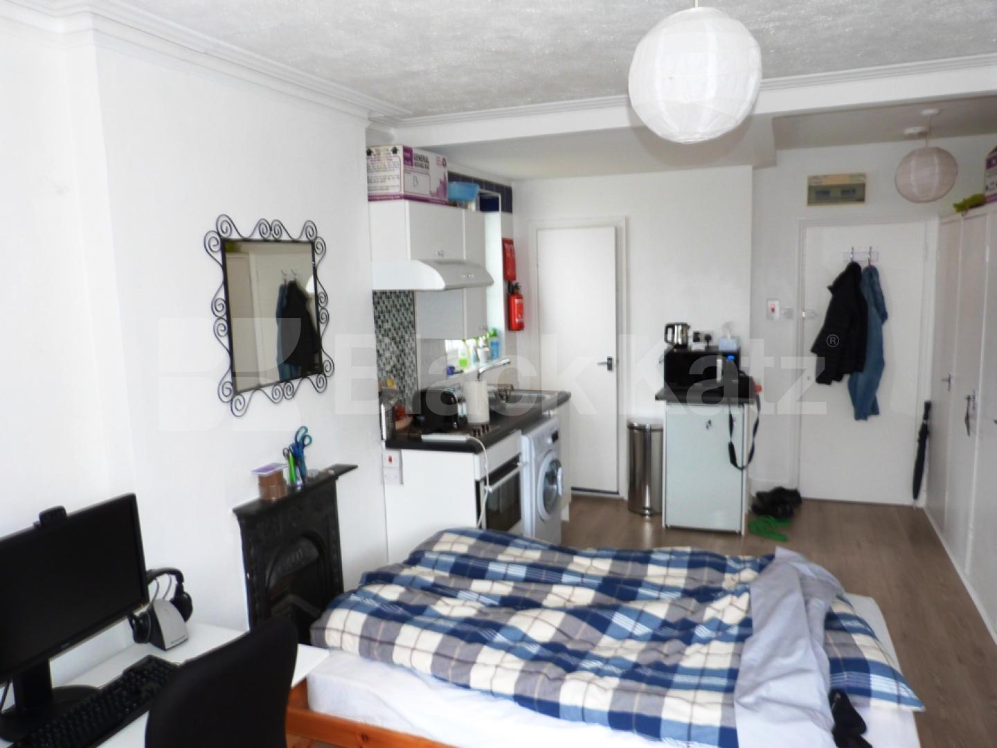 			Inclusive of Gas, Studio Apartment, 1 bath, 1 reception Studio			 Church Lane, Crouch End