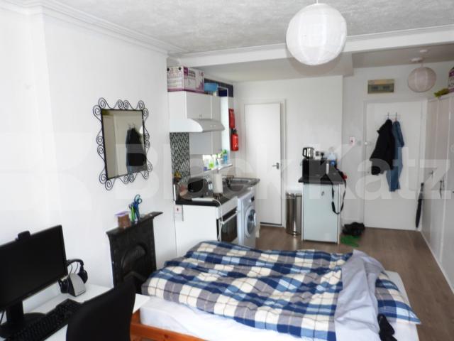 			Inclusive of Gas, Studio Apartment, 1 bath, 1 reception Studio			 Church Lane, Crouch End