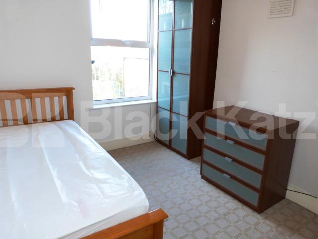 			LET!!, 2 Bedroom, 1 bath, 1 reception Terraced House			 Hornsey Park Road, Wood Green