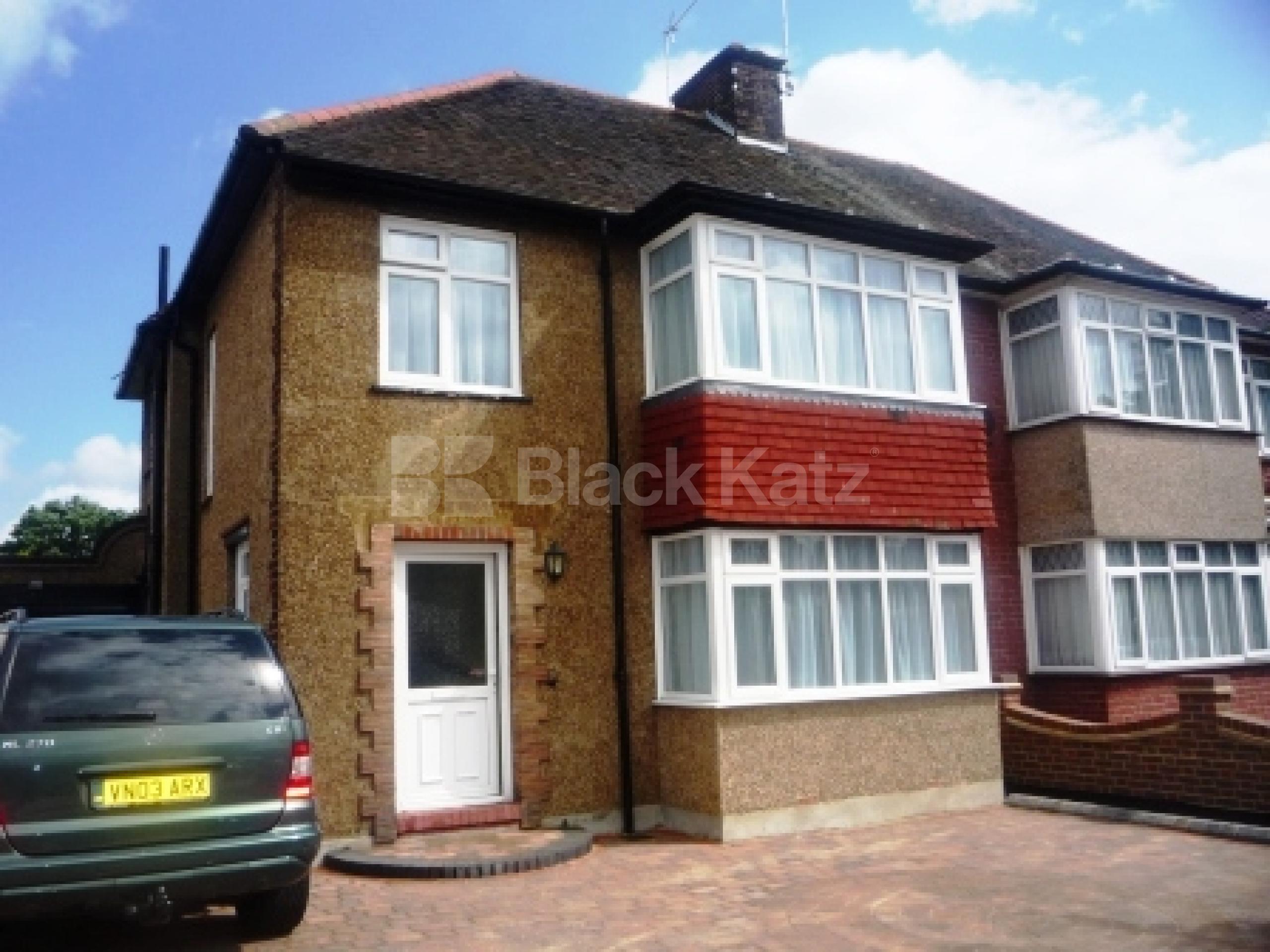 			3 Bedroom, 1 bath, 1 reception Semi-Detached House			 Summer's Lane, North Finchley N12