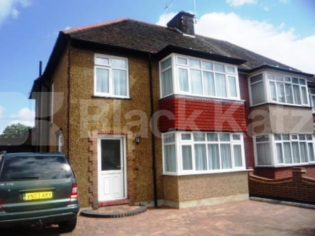 			3 Bedroom, 1 bath, 1 reception Semi-Detached House			 Summer's Lane, North Finchley