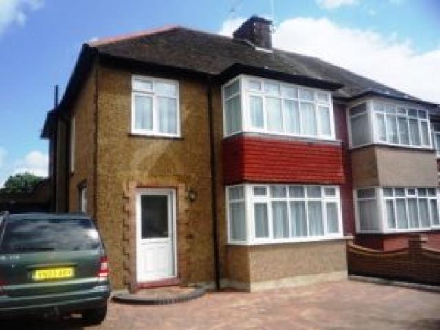 			3 Bedroom, 1 bath, 1 reception House			 Summers Lane, NORTH FINCHLEY