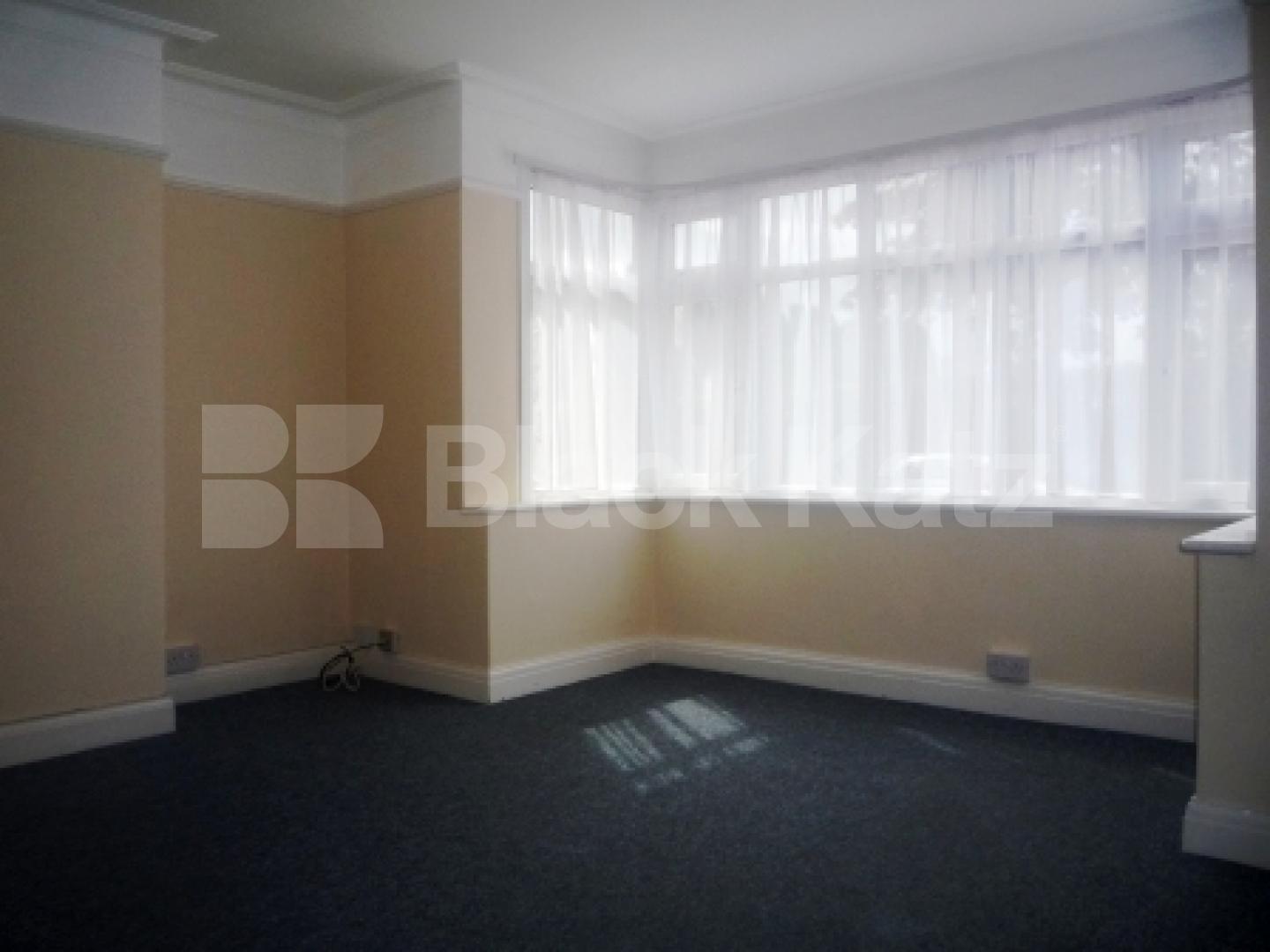 			3 Bedroom, 1 bath, 1 reception Semi-Detached House			 Summer's Lane, North Finchley