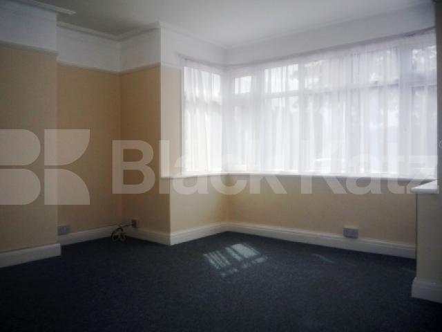 			3 Bedroom, 1 bath, 1 reception Semi-Detached House			 Summer's Lane, North Finchley