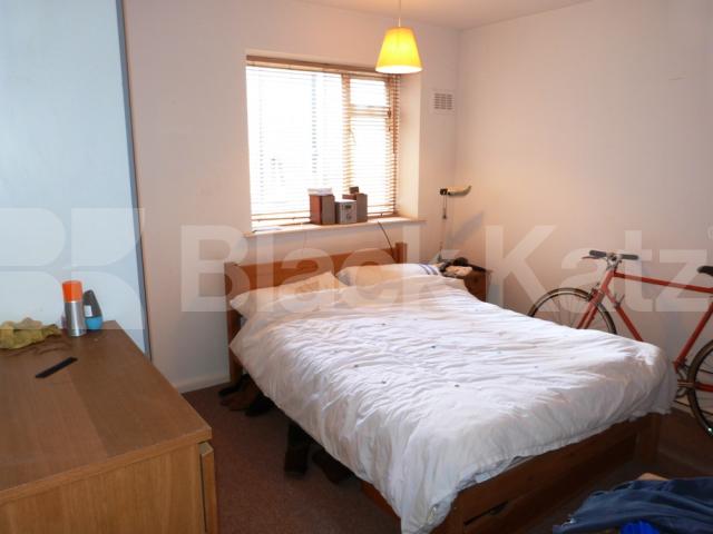 			NEW INSTRUCTION, 1 Bedroom, 1 bath, 1 reception Apartment			 Crescent Road, CROUCH END