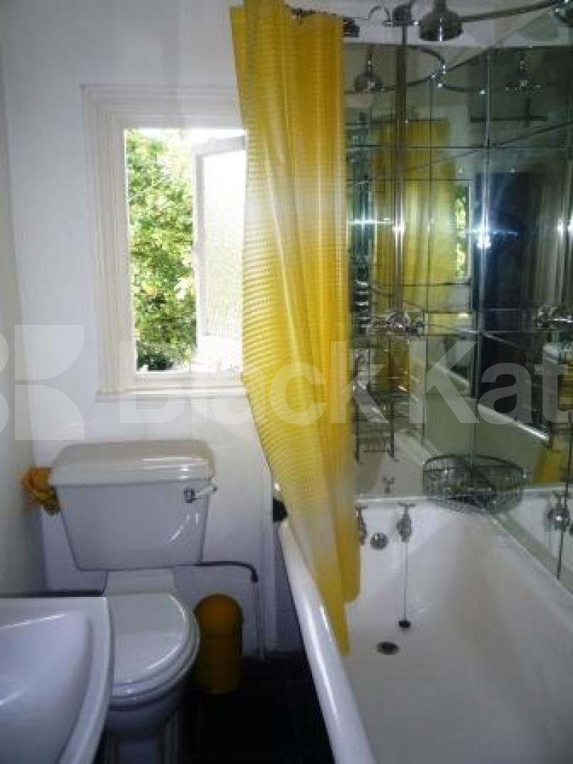 			2 Bedroom, 1 bath, 1 reception Flat			 Haringey Park, Crouch End