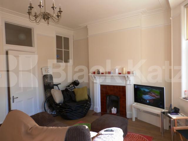 			Stunning Refurbished Property, 2 Bedroom, 1 bath, 1 reception Flat			 Fortis Green Road, Muswell Hill