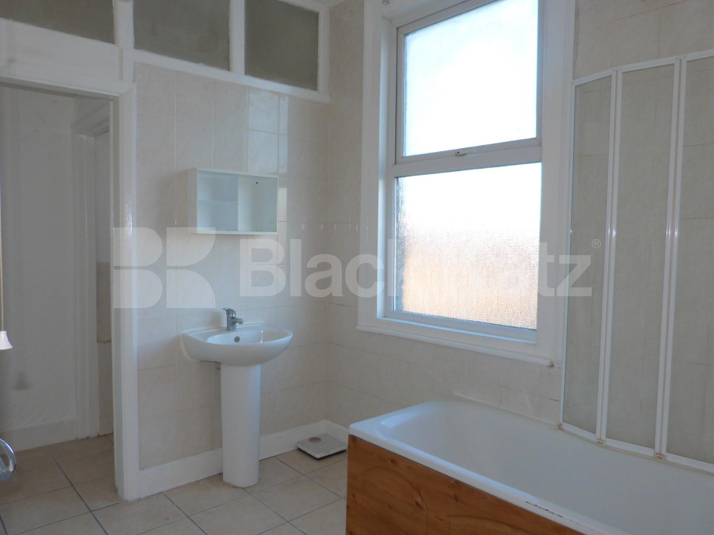 			NEW INSTRUCTION, 3 Bedroom, 1 bath, 1 reception Flat			 Lordship Lane, Wood Green