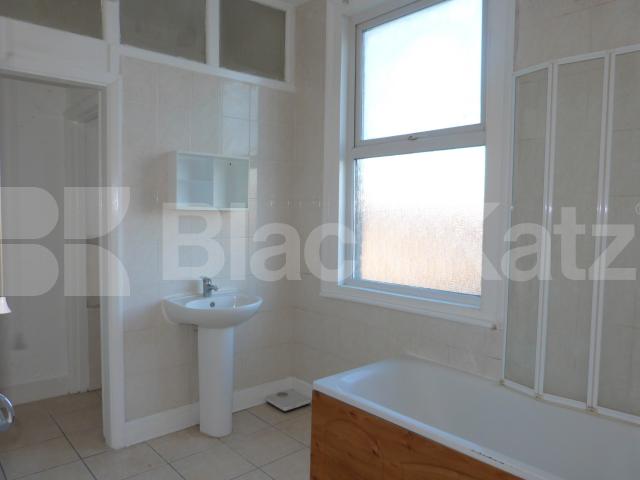 			NEW INSTRUCTION, 3 Bedroom, 1 bath, 1 reception Flat			 Lordship Lane, Wood Green