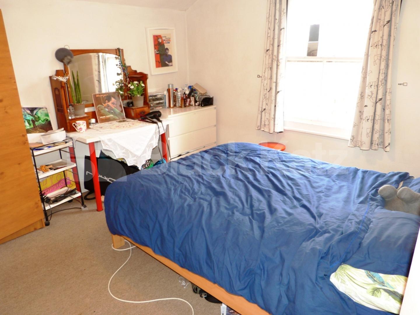			3 Bedroom, 1 bath, 1 reception Flat			 Nightingale Lane, HORNSEY