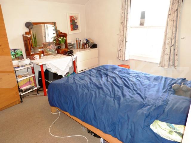 			3 Bedroom, 1 bath, 1 reception Flat			 Nightingale Lane, HORNSEY