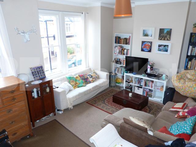 			3 Bedroom, 1 bath, 1 reception Flat			 Nightingale Lane, HORNSEY