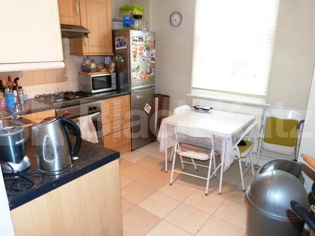 			3 Bedroom, 1 bath, 1 reception Flat			 Nightingale Lane, HORNSEY
