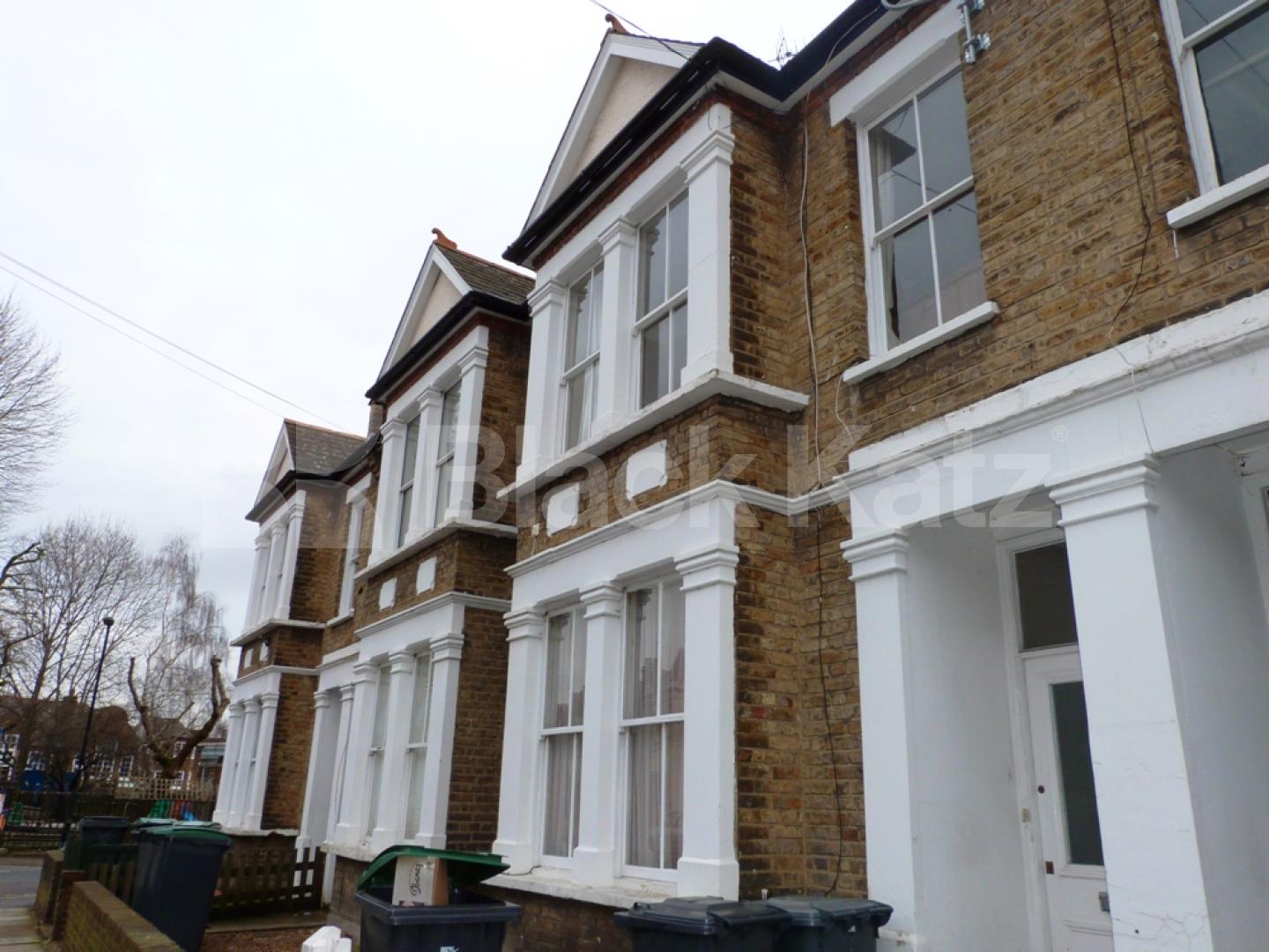 			3 Bedroom, 1 bath, 1 reception Flat			 Nightingale Lane, HORNSEY