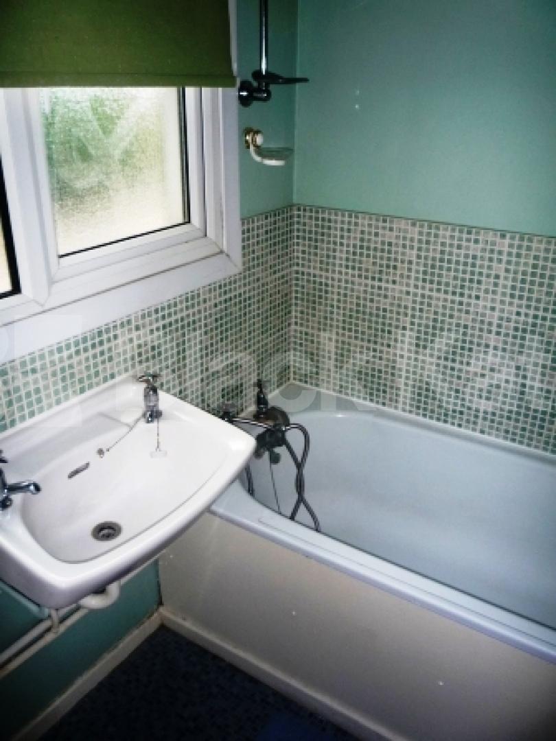 			3 Bedroom, 1 bath, 1 reception End Terraced House			 Acacia Road, Wood Green