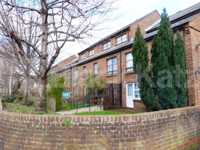 			Great Garden Proeperty !, 1 Bedroom, 1 bath, 1 reception Flat			 Ermine Road, Seven Sisters