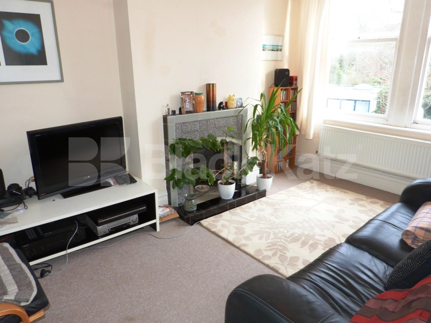 			New instruction!, 2 Bedroom, 1 bath, 1 reception Flat			 Weston Park, Crouch End