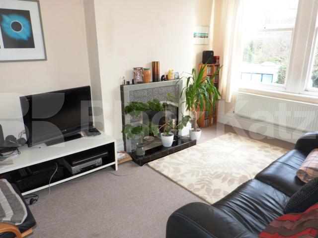 			New instruction!, 2 Bedroom, 1 bath, 1 reception Flat			 Weston Park, Crouch End