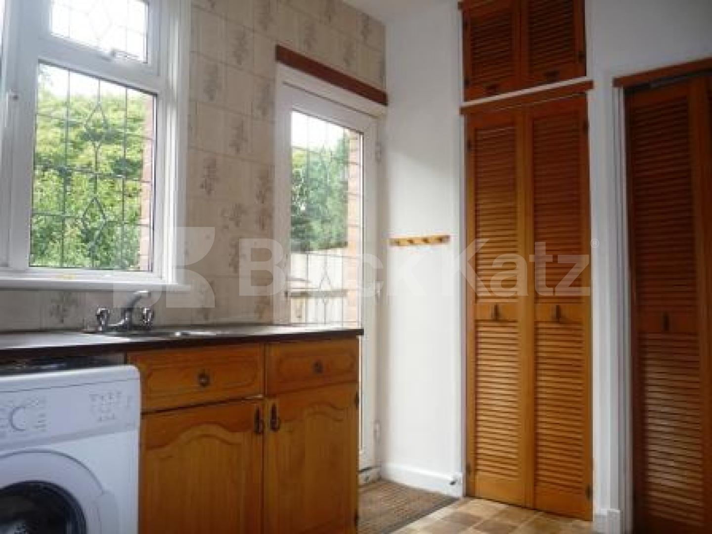 			2 Bedroom, 1 bath, 1 reception House			 Barrenger Road, MUSWELL HILL