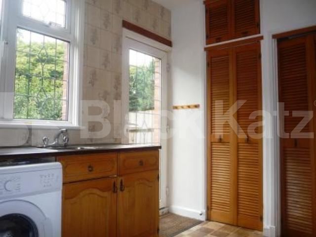 			2 Bedroom, 1 bath, 1 reception House			 Barrenger Road, MUSWELL HILL