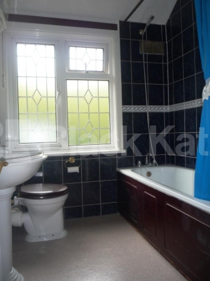 			2 Bedroom, 1 bath, 1 reception House			 Barrenger Road, MUSWELL HILL