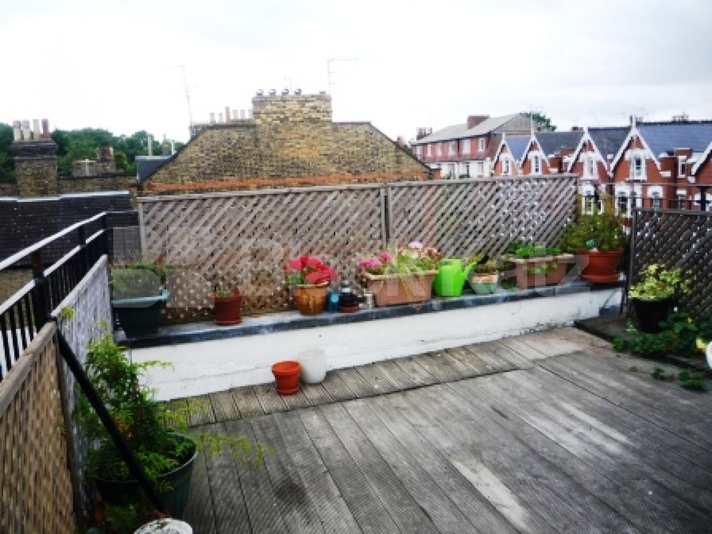 			3 Bedroom, 1 bath, 1 reception Flat			 Womersley Road, CROUCH END