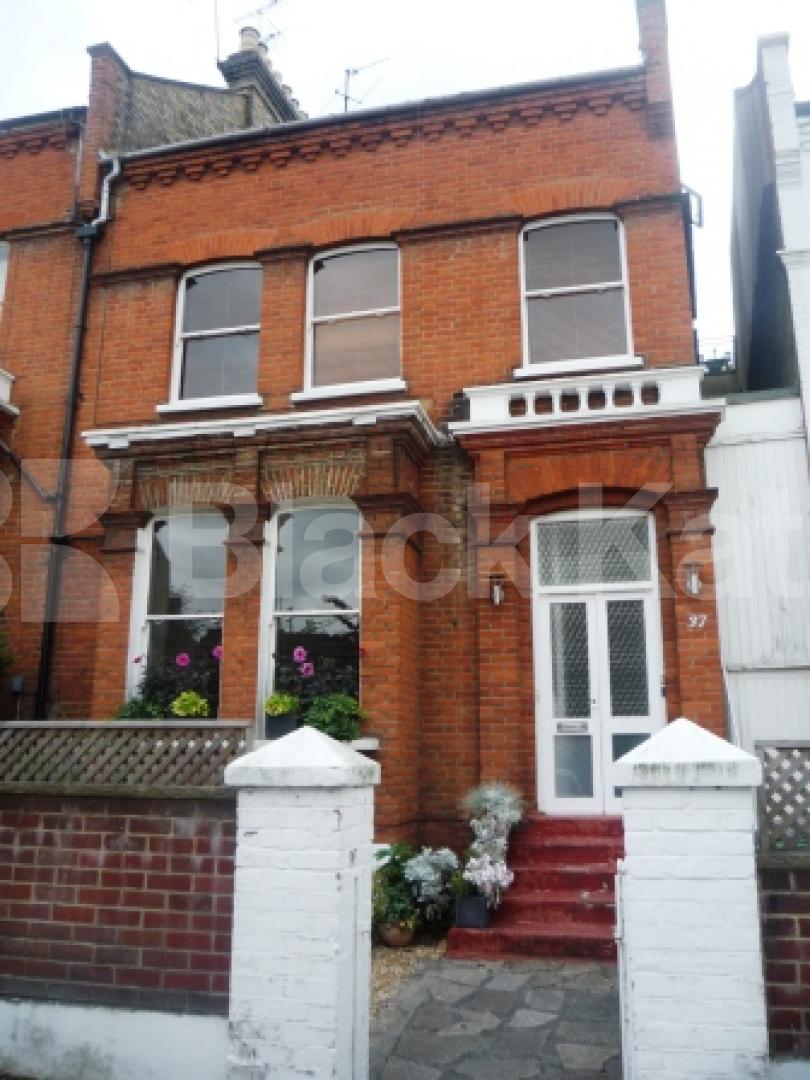 			3 Bedroom, 1 bath, 1 reception Flat			 Womersley Road, CROUCH END