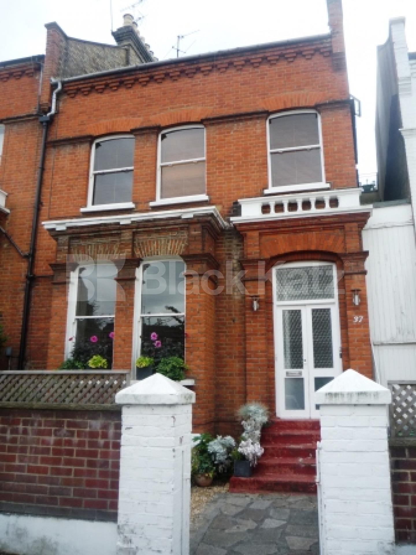 			3 Bedroom, 1 bath, 1 reception Flat			 Womersley Road, CROUCH END N8