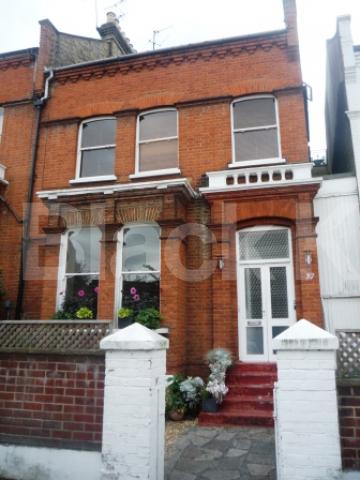 			3 Bedroom, 1 bath, 1 reception Flat			 Womersley Road, CROUCH END