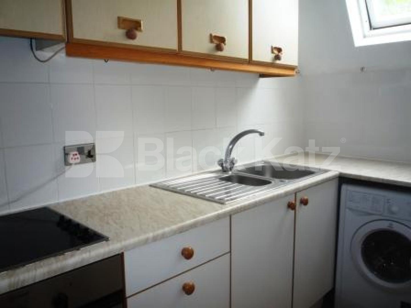 			Available now!, 3 Bedroom, 1 bath, 1 reception Flat			 Kings Avenue, MUSWELL HILL