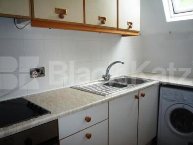 			Available now!, 3 Bedroom, 1 bath, 1 reception Flat			 Kings Avenue, MUSWELL HILL