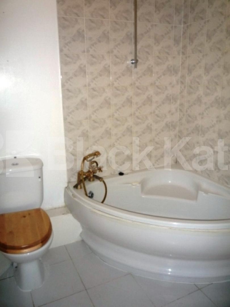 			Available now!, 3 Bedroom, 1 bath, 1 reception Flat			 Kings Avenue, MUSWELL HILL