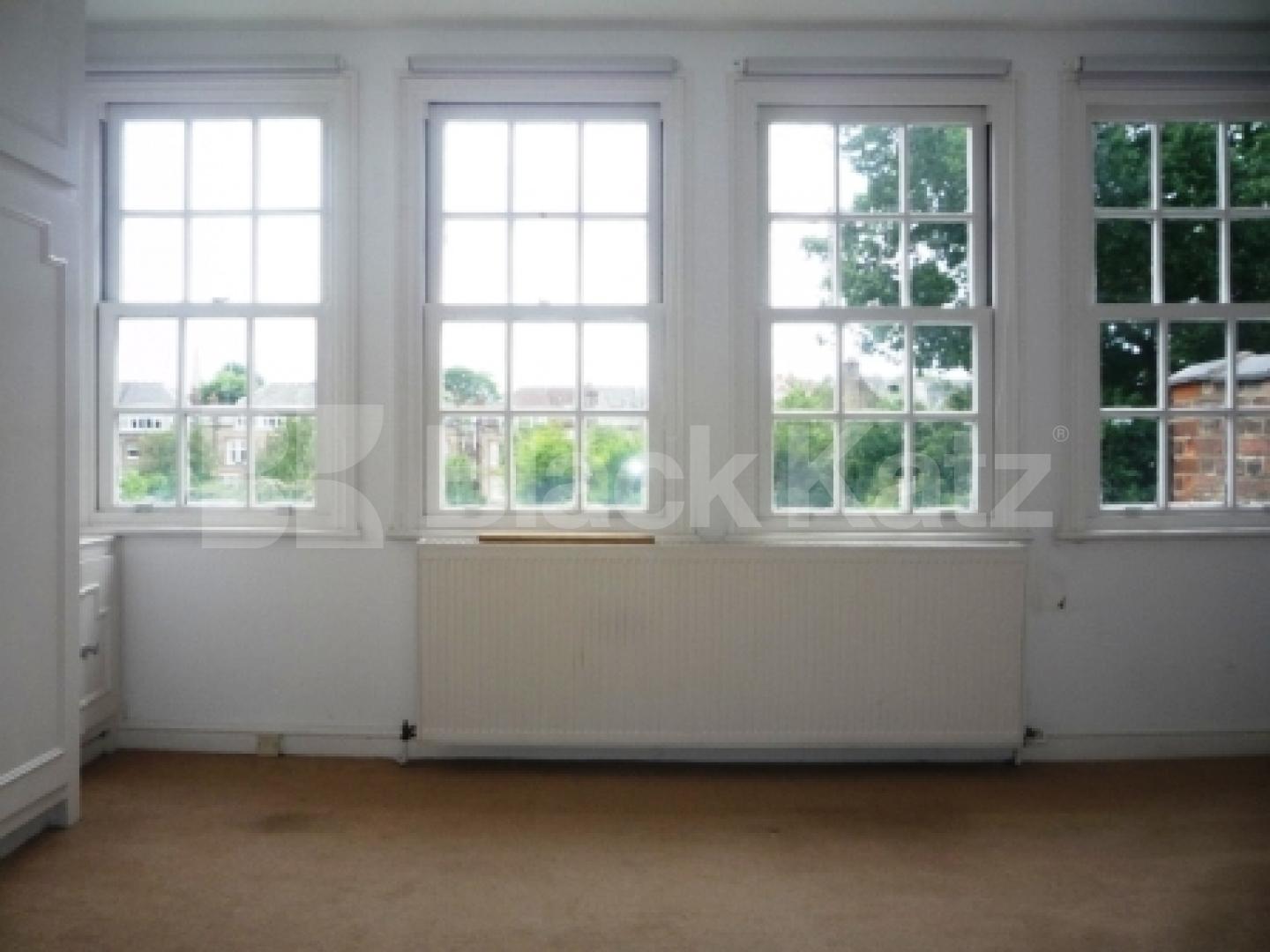 			Available now!, 3 Bedroom, 1 bath, 1 reception Flat			 Kings Avenue, MUSWELL HILL