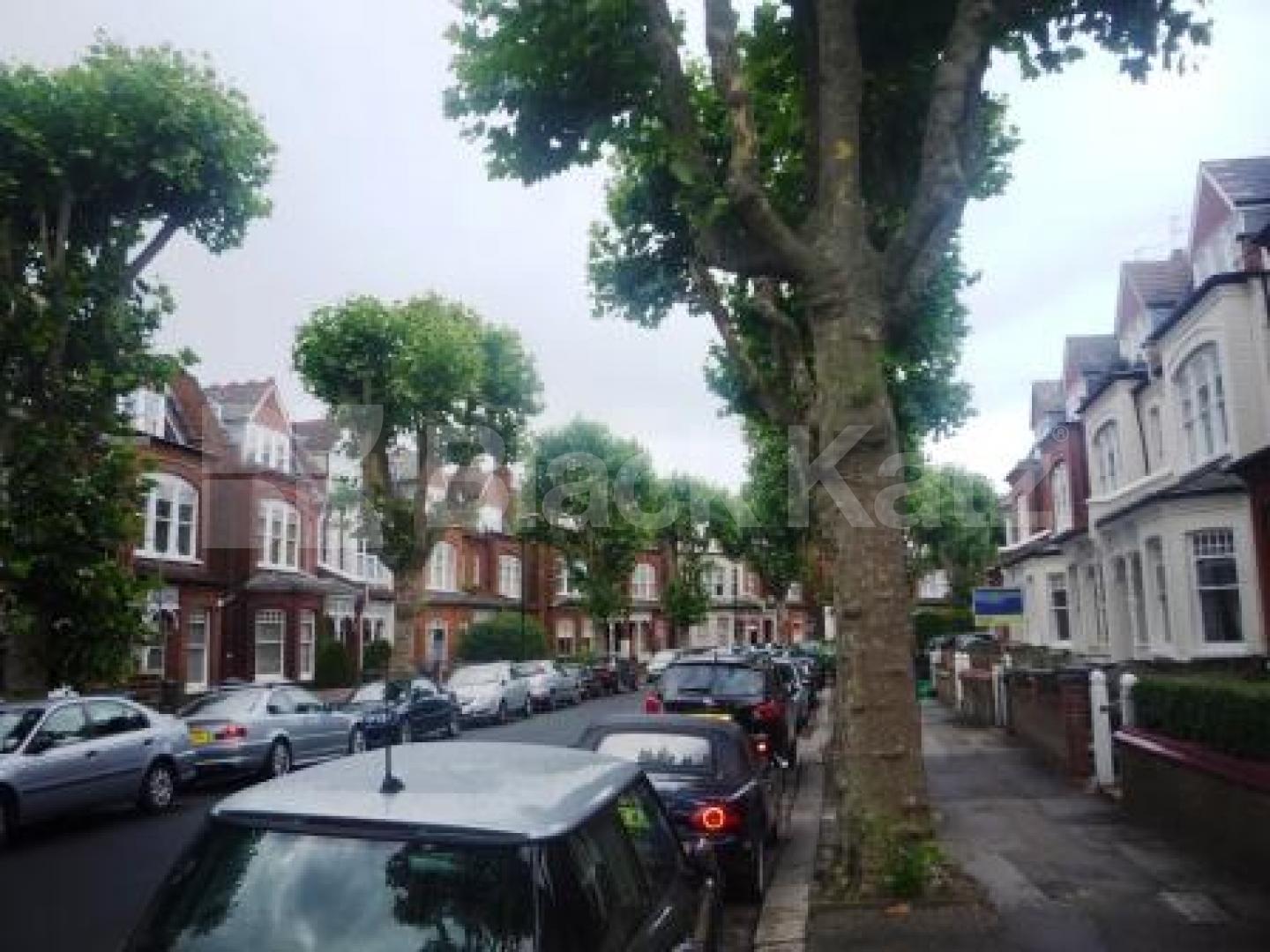 			Available now!, 3 Bedroom, 1 bath, 1 reception Flat			 Kings Avenue, MUSWELL HILL