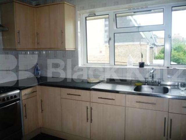 			4 Bedroom, 1 bath, 1 reception Flat			 Park Road, CROUCH END